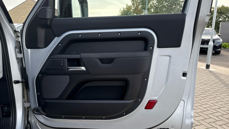 Land Rover Defender 90 Diesel 3.0 D200 Hard Top Auto